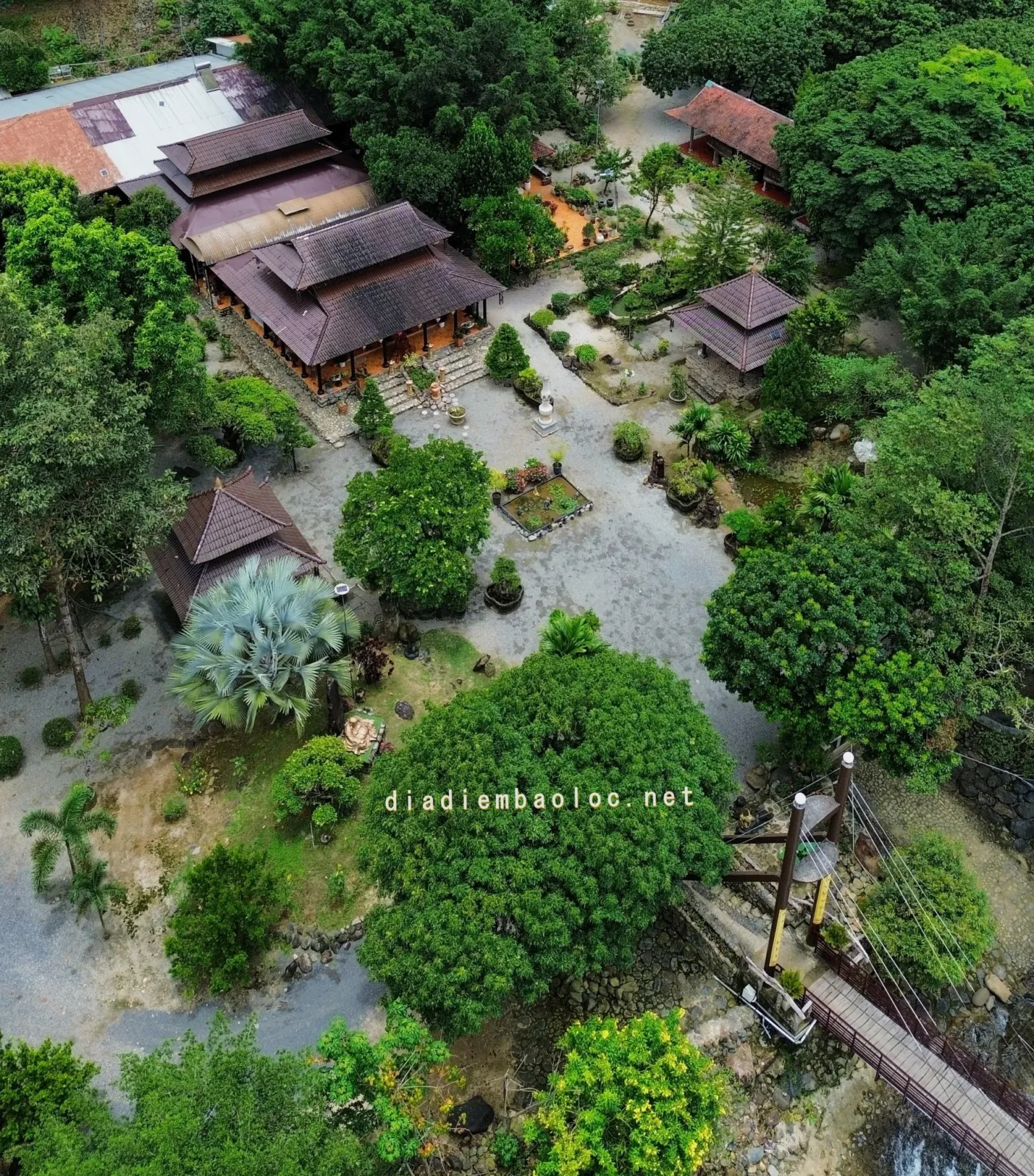 Read more about the article Thiền Trang Trúc Lâm Đông Tuệ – Ngôi Chùa Bên Suối Dưới Chân Đèo Bảo Lộc